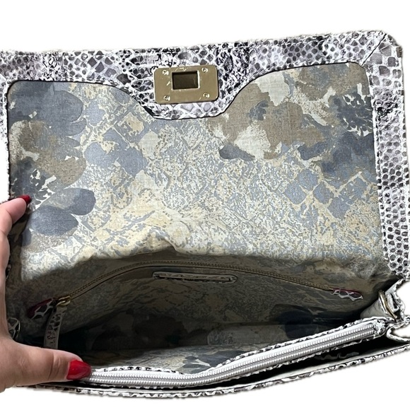 Elliott Lucca Leather Snakeskin Design Textured Turn-Lock Clutch - Picture 7 of 16